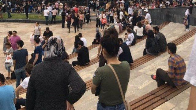 AVM'de panik yaratan bomba alarmı