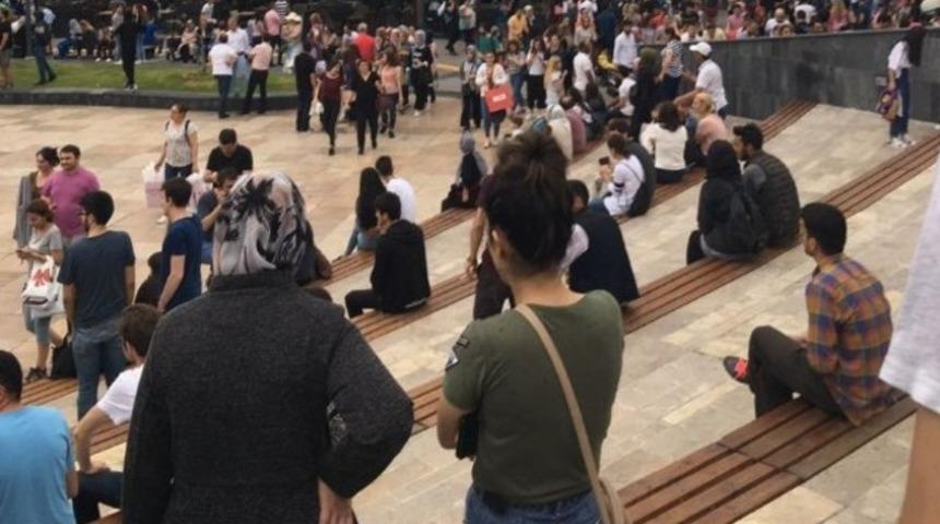 AVM'de panik yaratan bomba alarmı