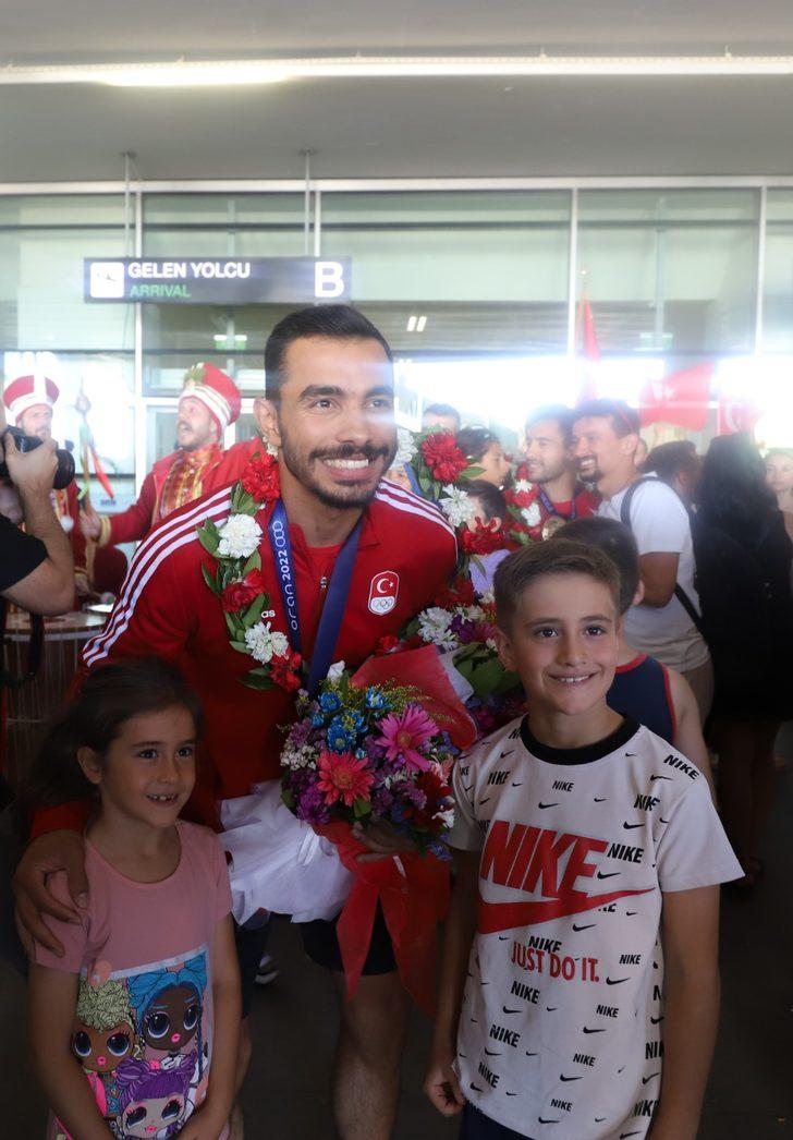 Akdeniz Oyunları'nda 11 madalya kazanan cimnastikçiler Türkiye'ye döndü G4