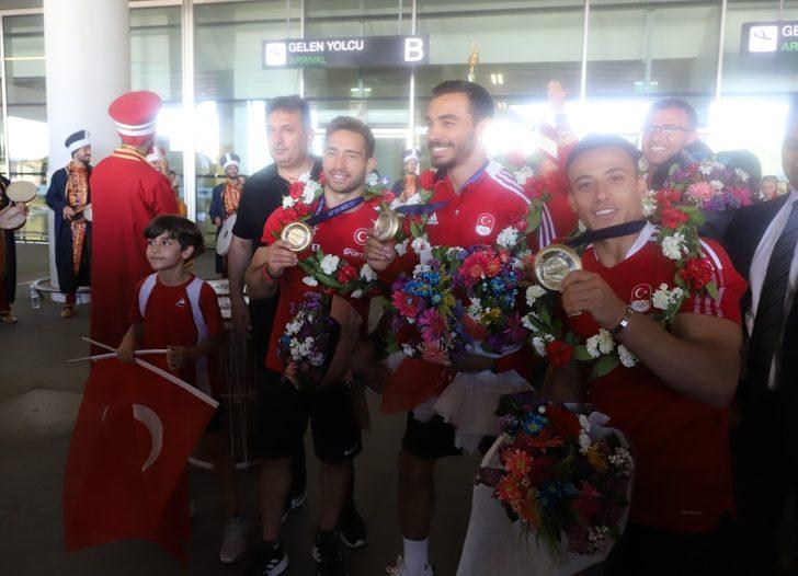 Akdeniz Oyunları'nda 11 madalya kazanan cimnastikçiler Türkiye'ye döndü G5