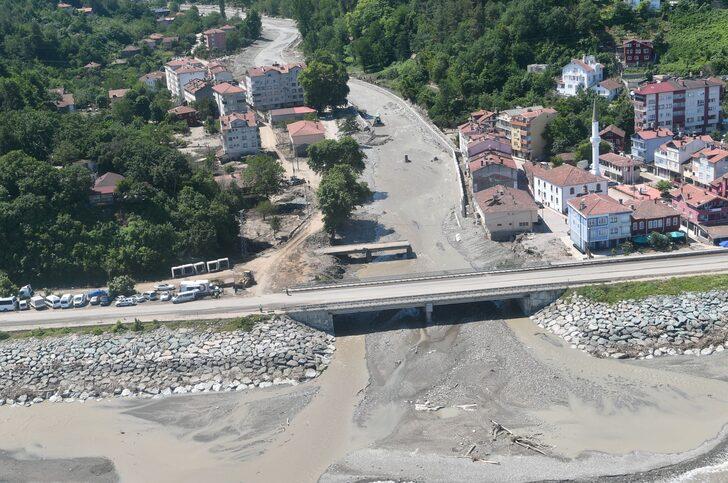 İçişleri Bakanı Soylu, Kastamonu'da sel bölgesini havadan inceledi G3