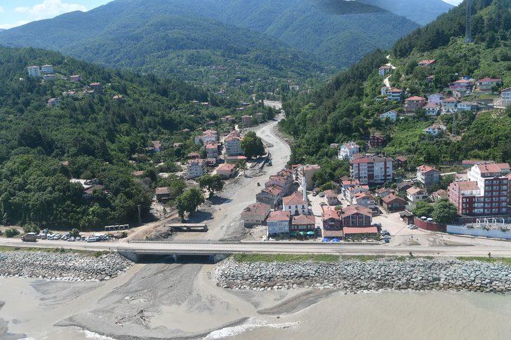 İçişleri Bakanı Soylu, Kastamonu'da sel bölgesini havadan inceledi G4