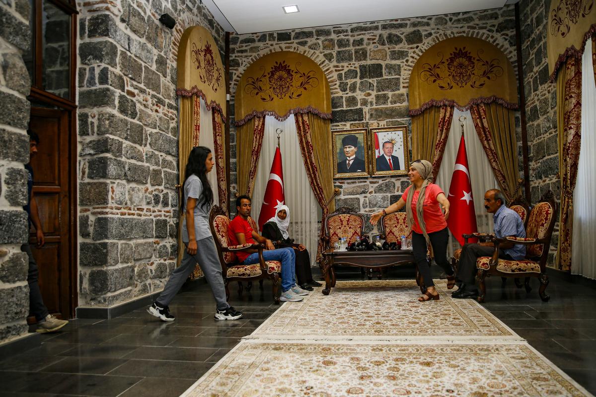 Diyarbakır annelerinin eylemi sayesinde 2 aile daha evladına kavuştu