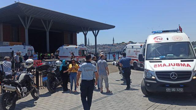 İstanbul Boğazı'nda korku dolu anlar! Şehir hatları vapuru, Karaköy iskelesine çarptı: Yaralılar var