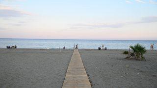 Anamur'da engellilerin denize ulaşımı için rampa kuruldu