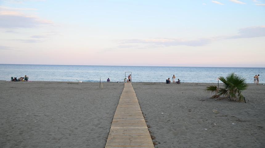 Anamur'da engellilerin denize ulaşımı için rampa kuruldu