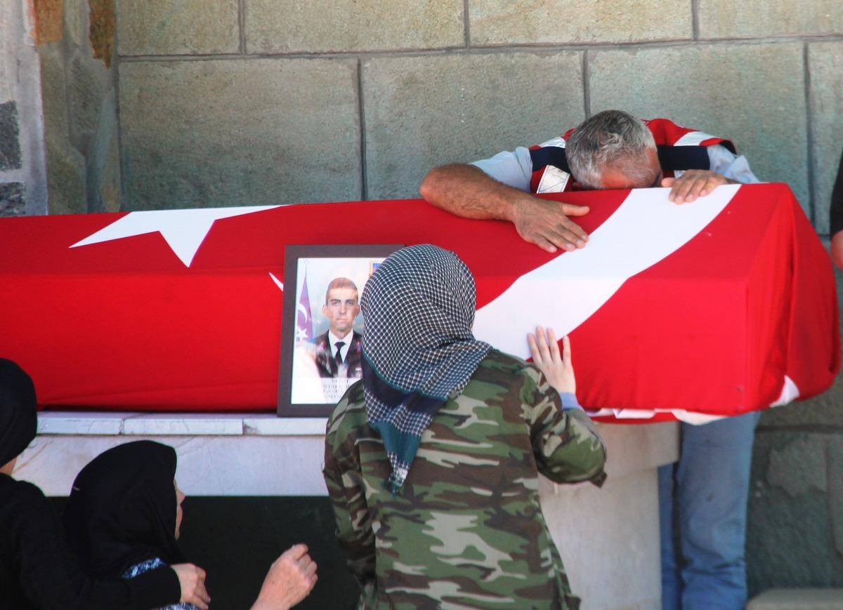 Astsubay Mustafa G&uuml;m&uuml;ş, Amasya'da son yolculuğuna uğurlandı