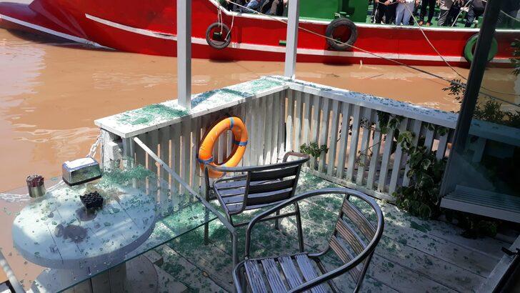 Sakarya'da Kabotaj Bayramı kutlamasından dönen protokol üyelerini taşıyan tekne iskeleye çarptı G2