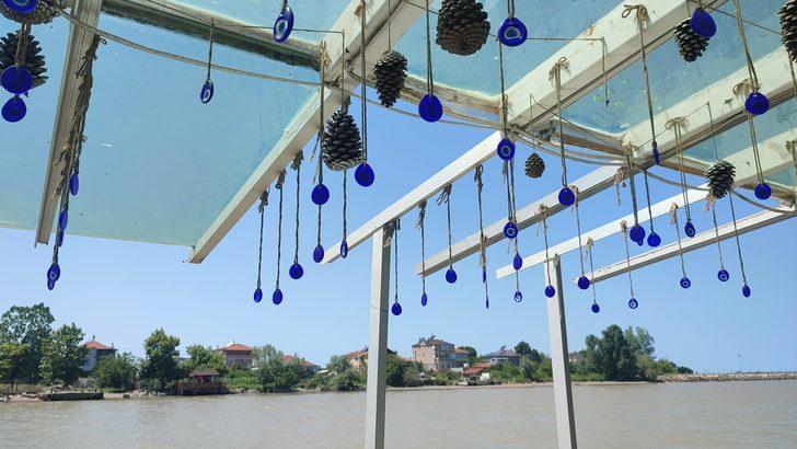 Sakarya'da Kabotaj Bayramı kutlamasından dönen protokol üyelerini taşıyan tekne iskeleye çarptı G3