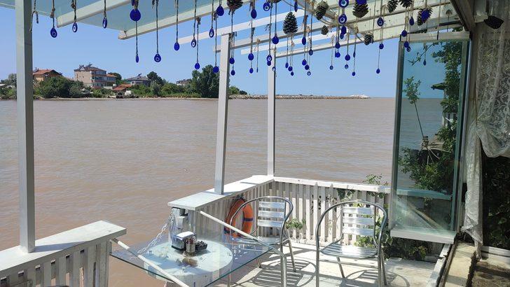 Sakarya'da Kabotaj Bayramı kutlamasından dönen protokol üyelerini taşıyan tekne iskeleye çarptı G4