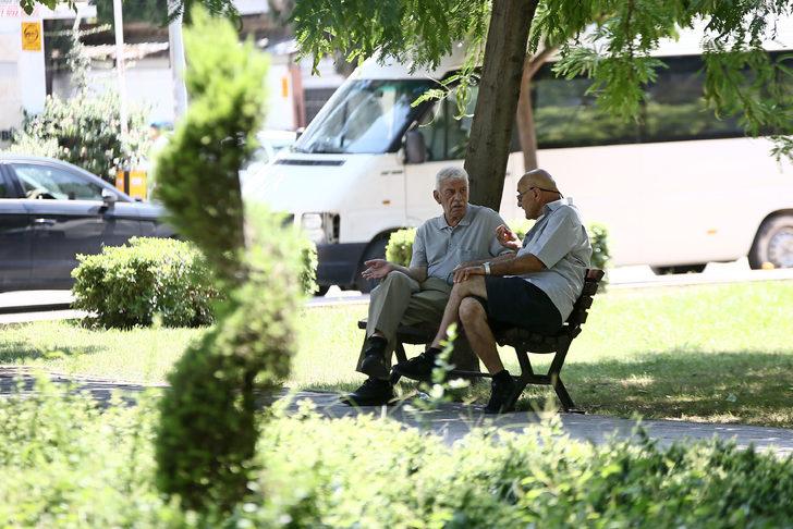 Adana'da sıcak hava bunalttı G3