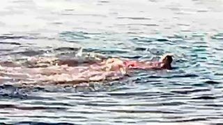 Tatilde dehşet anları! Denize giren kadın köpek balığı saldırısında parçalanarak öldürüldü