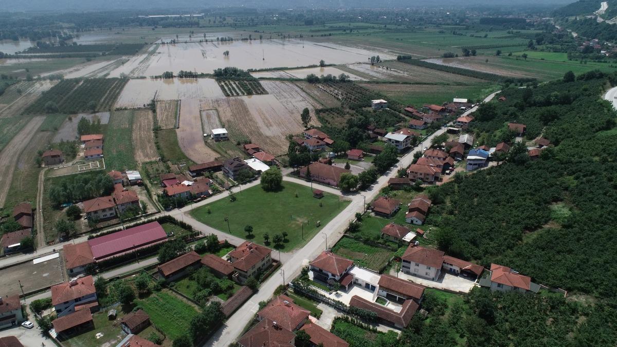 D&uuml;zce'de selin etkilediği İ&ccedil;meler k&ouml;y&uuml;nde yaşam normale d&ouml;nmeye başladı