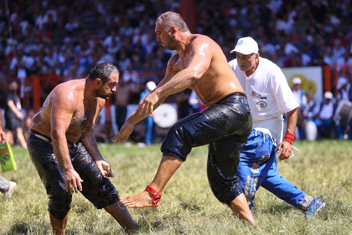 Kırkpınar'da altın kemer yolundaki Ali G&uuml;rb&uuml;z, Mehmet Yeşil Yeşil'e 2. turda elendi