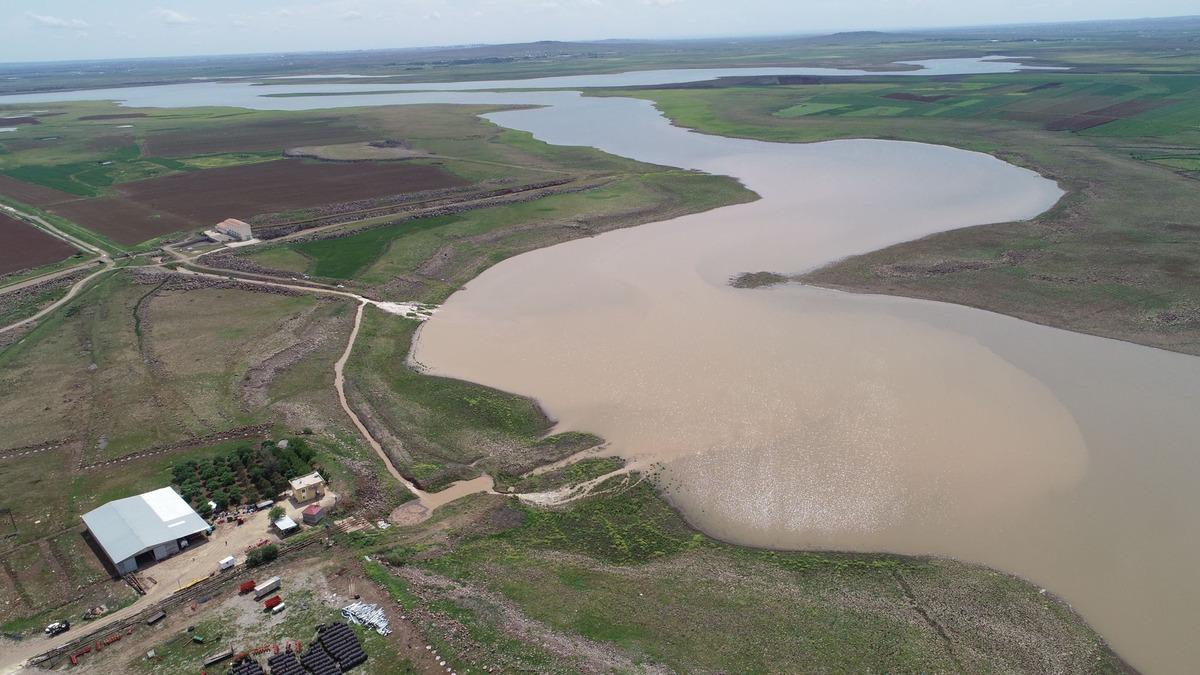 Diyarbakır'da Dicle Barajı'ndan Devege&ccedil;idi Barajı'na 20 milyon metrek&uuml;p su aktarıldı