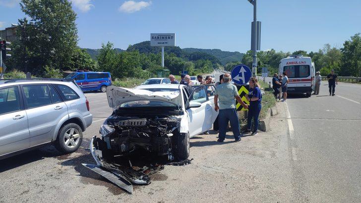 Sakarya'da otomobille cip çarpıştı, 6 kişi yaralandı G3