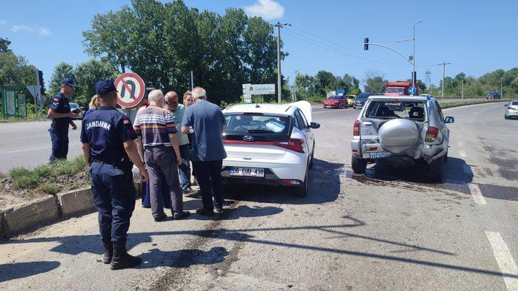 Sakarya'da otomobille cip çarpıştı, 6 kişi yaralandı G4