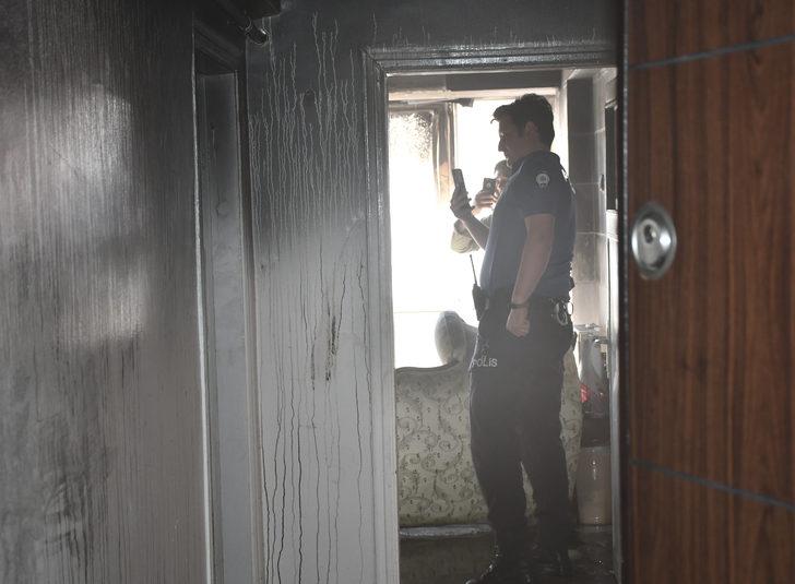 Sivas'ta buzdolabından çıkan yangında mutfak kullanılamaz hale geldi G3