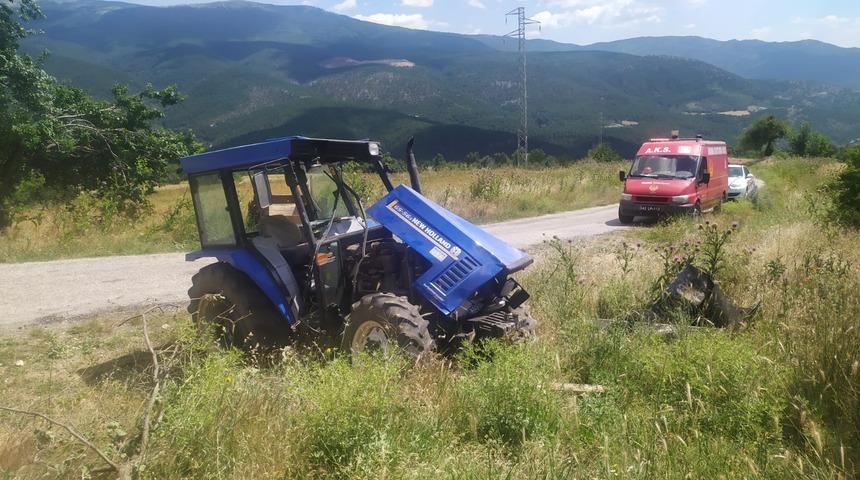 Kütahya'da traktör devrildi, 2 kişi öldü, 2 kişi yaralandı