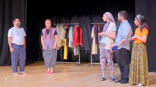 Başakşehir Çam ve Sakura Hastanesi'nde görevli sağlık çalışanlarından tiyatro oyunu