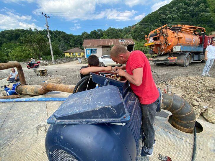 Düzce'ye içme suyu sağlayan ana şebeke hattındaki arıza giderilmeye çalışılıyor G3