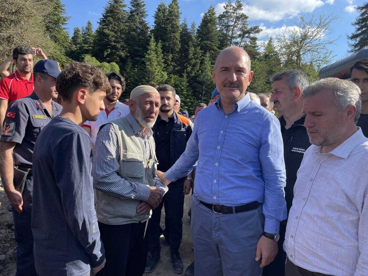 İ&ccedil;işleri Bakanı Soylu, Kastamonu'da kayıp genci arama &ccedil;alışmalarını takip etti