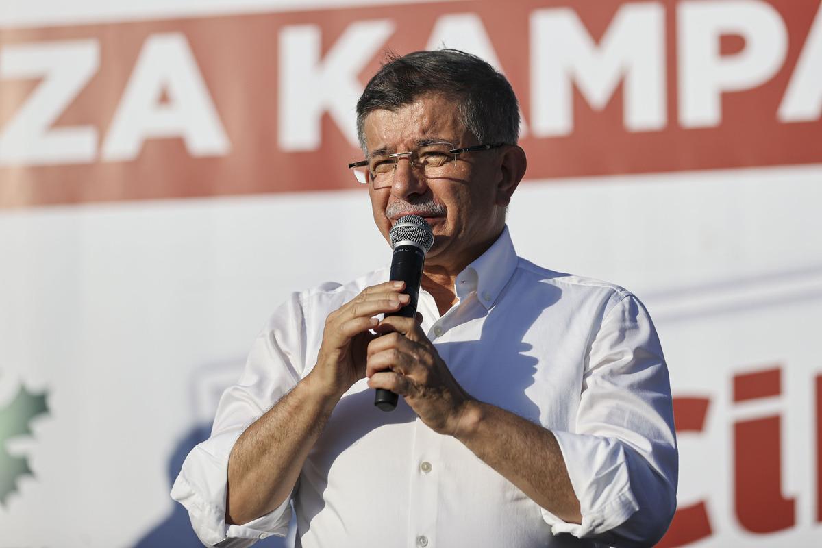 Gelecek Partisinden "Hemen Se&ccedil;im İ&ccedil;in İmza Kampanyası"