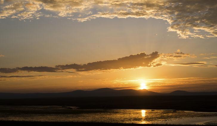 Kars'ta yağmur bulutları kızıla büründü G2