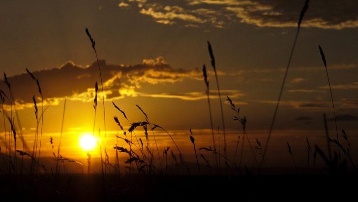 Kars'ta yağmur bulutları kızıla büründü G5