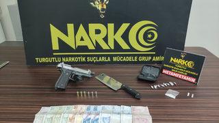 Manisa'da polise kurusıkı tabanca doğrultan zanlı tutuklandı