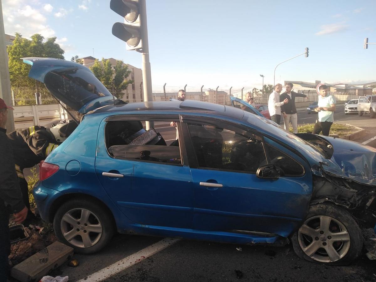 Erzurum'da iki otomobilin &ccedil;arpışması sonucu 9 kişi yaralandı