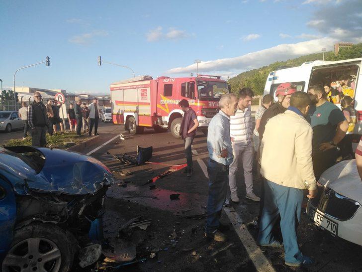 Erzurum'da 9 kişinin yaralandığı kaza anı güvenlik kamerasında G4