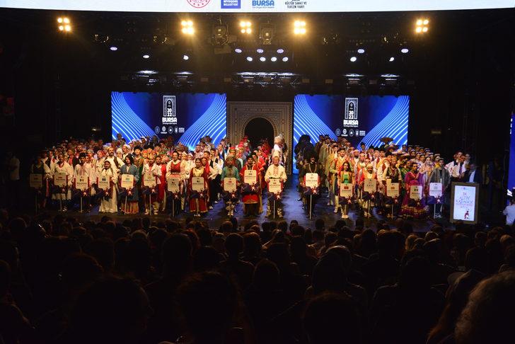 "Uluslararası Altın Karagöz Halk Dansları Yarışması" başladı G1