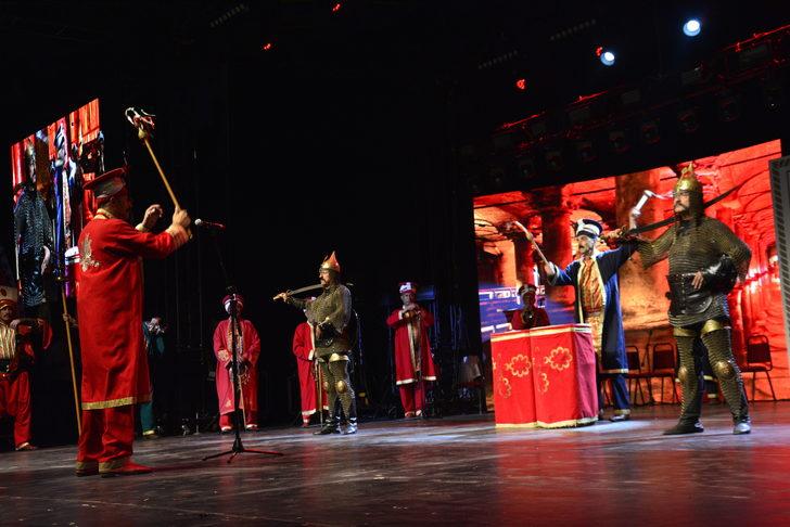 "Uluslararası Altın Karagöz Halk Dansları Yarışması" başladı G2