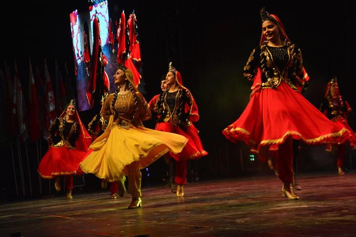 "Uluslararası Altın Karagöz Halk Dansları Yarışması" başladı G4