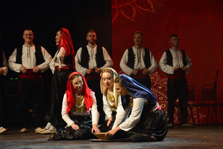 "Uluslararası Altın Karagöz Halk Dansları Yarışması" başladı G5