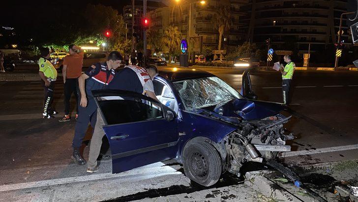 Alanya'da otomobil sinyalizasyon direğine çarptı, 1 kişi öldü, 3 kişi yaralandı G3