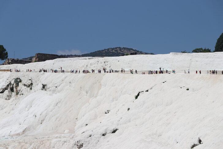 Müzeleri ücretsiz gezme imkanı sunulan gençlere Pamukkale daveti G2