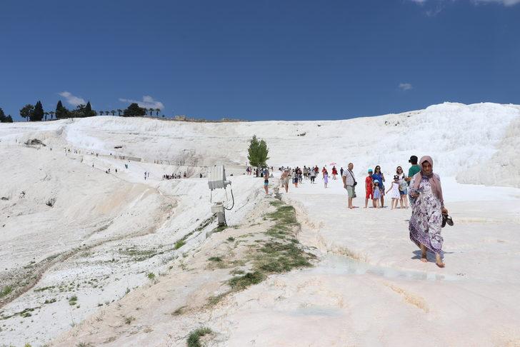 Müzeleri ücretsiz gezme imkanı sunulan gençlere Pamukkale daveti G5