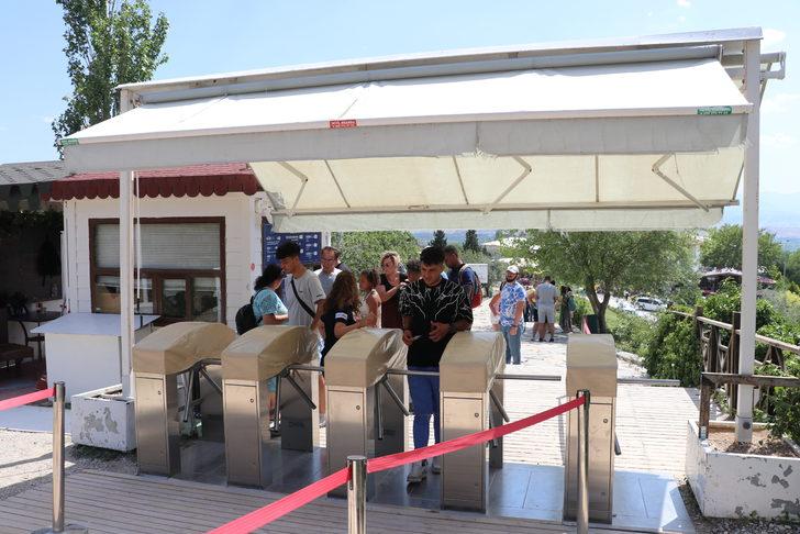 Müzeleri ücretsiz gezme imkanı sunulan gençlere Pamukkale daveti G4