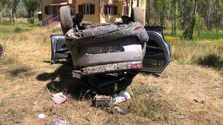 Sivas'ta devrilen otomobildeki 3 kişi öldü, 1 kişi yaralandı