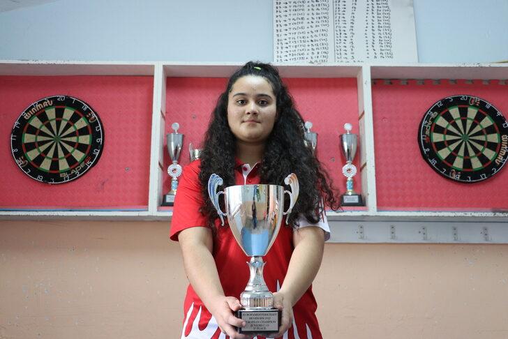 Emanet oklarla yarıştığı dart şampiyonasında madalya gururu yaşadı G1