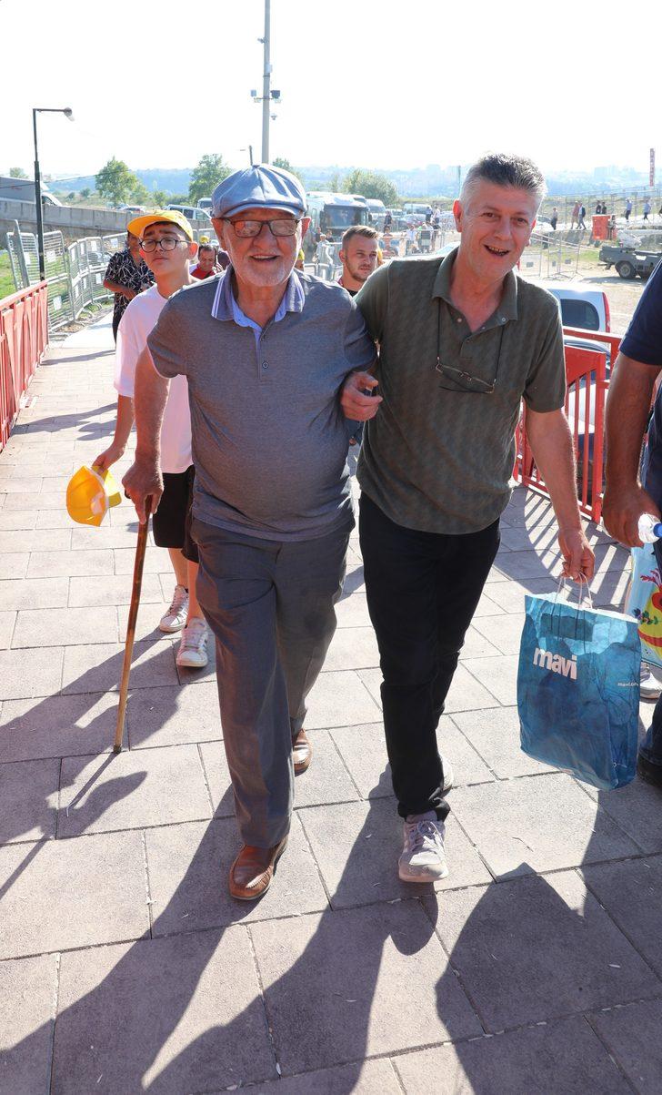 Yaşlarına rağmen er meydanlarından kopamayan güreşseverler tribünlerden vazgeçmiyor G4