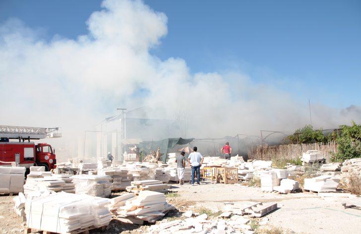 Antalya'da mermer fabrikasının deposunda çıkan yangın hasara neden oldu G5