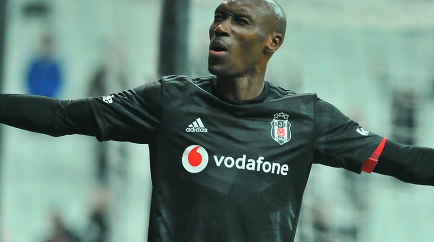 Bu adam olağanüstü! Beşiktaş, 39 yaşındaki Atiba ile 1 yıllık sözleşme imzaladı