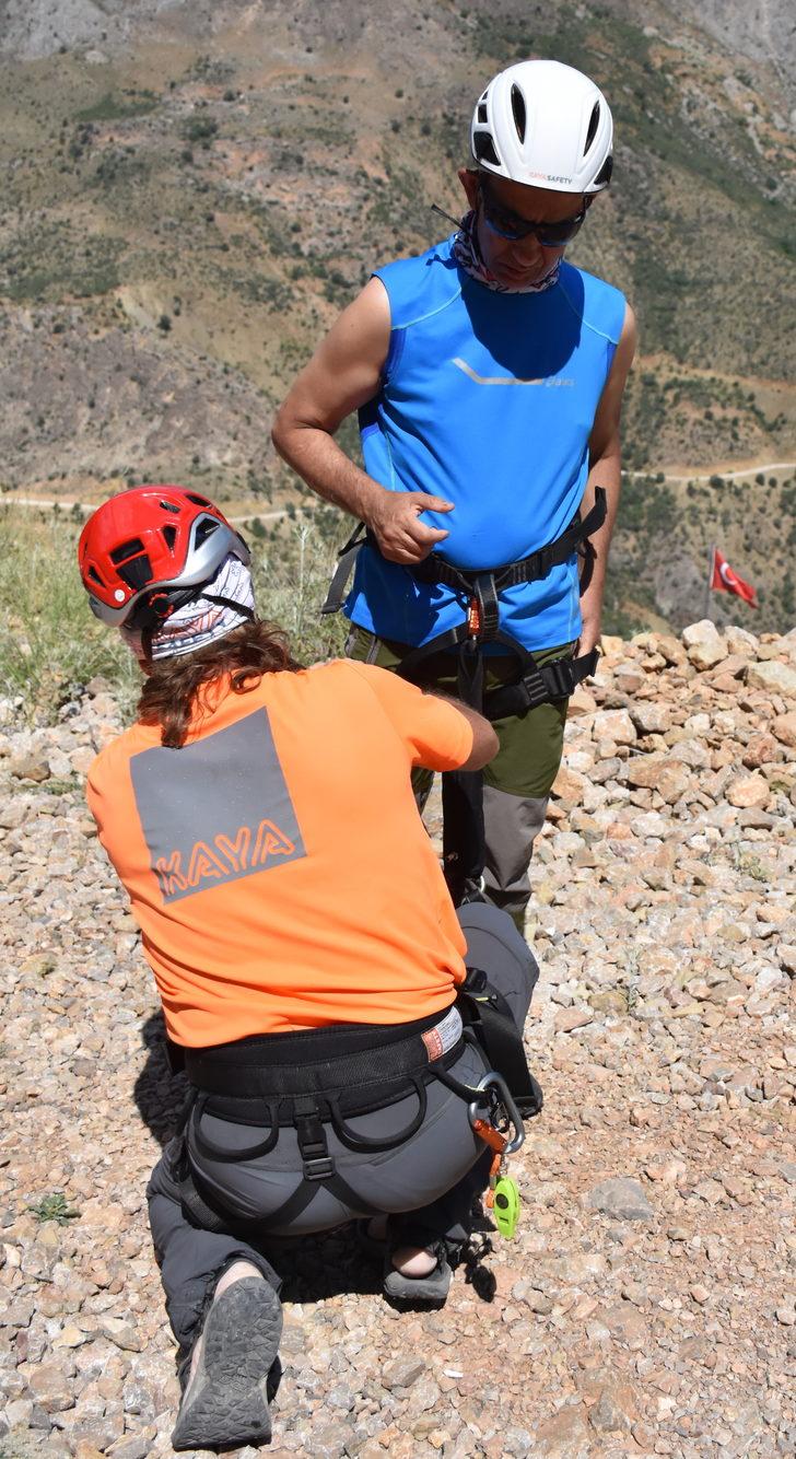 Görme engelli Türk dağcı Turhan, Viea Ferrata'ya tırmandı G1
