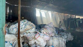 Kocaeli'de geri dönüşüm firmasının depo ve imalat atölyesinde çıkan yangın söndürüldü