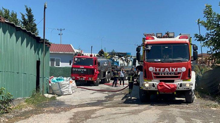 Kocaeli'de geri dönüşüm firmasının depo ve imalat atölyesinde çıkan yangın söndürüldü G2