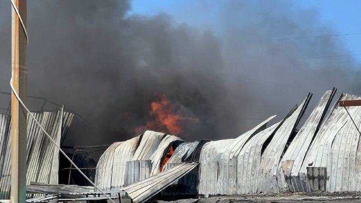 Kocaeli'de geri dönüşüm firmasının depo ve imalat atölyesinde çıkan yangın söndürüldü G5