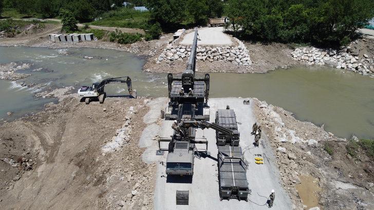 Bartın'da selde yıkılan köprünün yerine MSB geçici köprü kuruyor G5